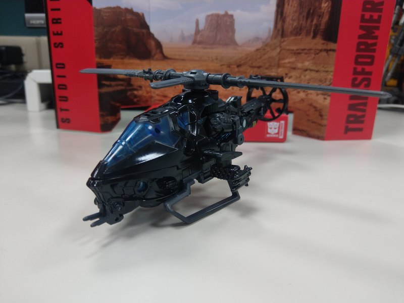 Transformers Studio Series Helicopter Drift In Hand Photos 15 (15 of 26)